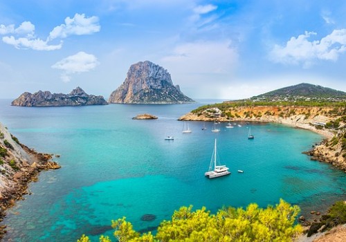 Descuentos de Hoteles para Ibiza - Playa con veleros